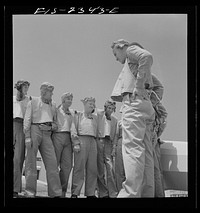 Parris Island, South Carolina. U.S. Marine Corps glider detachment training camp. Trainees and instructor. Sourced from the Library of Congress.