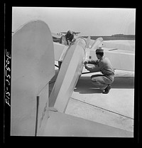 Parris Island, South Carolina. Students ready for flight in glider planes. Sourced from the Library of Congress.