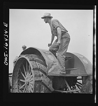 [Untitled photo, possibly related to: Jackson, Michigan. Tractor which runs a threshing machine]. Sourced from the Library of Congress.