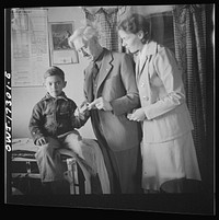 [Untitled photo, possibly related to: Penasco, New Mexico. Doctor Onstine, medical doctor, making an examination in the clinic operated by the Taos County cooperative health association]. Sourced from the Library of Congress.