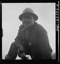 Bethlehem-Fairfield shipyards, Baltimore, Maryland. A shipyard worker. Sourced from the Library of Congress.