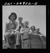 San Augustine, Texas. Farm family in town on Saturday morning. Sourced from the Library of Congress.