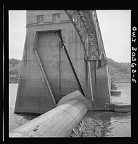 Gallipolis, Ohio. Roller dam showing how river barrier is raised or lowered. Sourced from the Library of Congress.