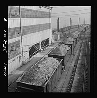 Trains of ore containing copper arriving at one of the large refining plants of the Utah Copper Company. Sourced from the Library of Congress.