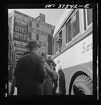 Cincinnati, Ohio. Saying goodbye at the bus terminal. Sourced from the Library of Congress.