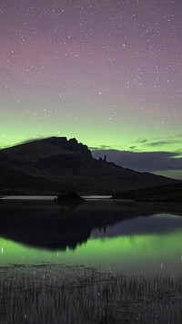 Northern lights phone wallpaper background, aurora borealis over the Isle of Skye in Scotland