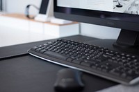 Black keyboard on the working desk. Original public domain image from <a href="https://commons.wikimedia.org/wiki/File:Vouill%C3%A9,_France_(Unsplash).jpg" target="_blank">Wikimedia Commons</a>