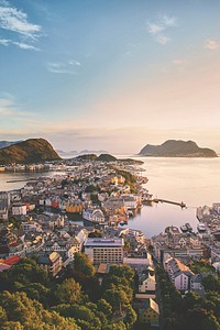 Original public domain image from <a href="https://commons.wikimedia.org/wiki/File:Aksla_Viewpoint,_Alesund,_Norway_(Unsplash).jpg" target="_blank" rel="noopener noreferrer nofollow">Wikimedia Commons</a>