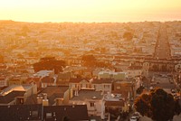 Sunplena vido al stratarego kaj dometaro.English: Looking down Moraga Street in the aptly named Sunset District.. Original public domain image from Wikimedia Commons