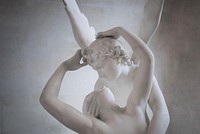 Free white man and woman statue image, public domain CC0 photo.