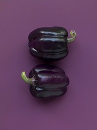 Free purple bell pepper, capsicum, top view image, public domain vegetable CC0 photo.