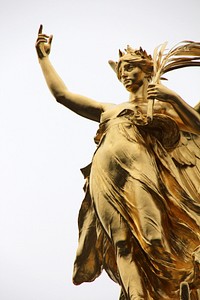 The Victoria Memorial, Buckingham Palace, London, England. Free public domain CC0 photo.