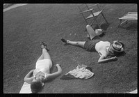 [Untitled photo, possibly related to: Conversation on the common, Vergennes, Vermont]. Sourced from the Library of Congress.
