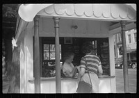 Tourist information booth, Vergennes, Vermont. Sourced from the Library of Congress.