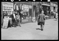 Street scene, Minneapolis, Minnesota. Sourced from the Library of Congress.