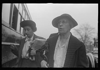 Washington, D.C. Two women, probably government clerks, getting ready to board a street car. Sourced from the Library of Congress.