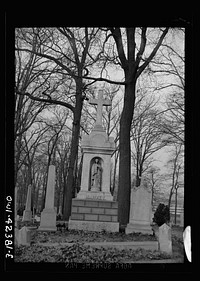 Washington, D.C. A grave monument in Mount Olivet cemetery. Sourced from the Library of Congress.