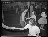 [Untitled photo, possibly related to: Tule Lake segregation center, Newell, California]. Sourced from the Library of Congress.