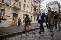 President of Ukraine Volodymyr Zelenskyy and Prime Minister of the United Kingdom Boris Johnson walked around the center of Kyiv. Original public domain image from Flickr