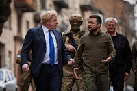 President of Ukraine Volodymyr Zelenskyy and Prime Minister of the United Kingdom Boris Johnson walked around the center of Kyiv. Original public domain image from Flickr