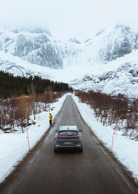 Driving past a snowy route in Norway 