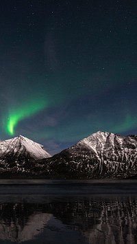 Northern lights iPhone wallpaper background, Lofoten island in Norway