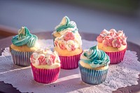 Cute cupcakes. Free public domain CC0 photo.