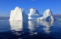 Glacier lake scenery, frozen iceberg photo, free public domain CC0 image.