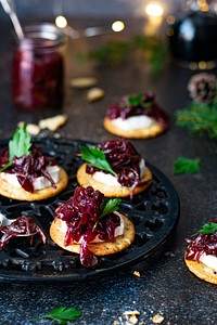 Fresh crackers with onion cranberry jam