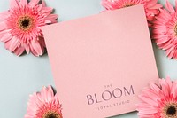 Pink card mockup, flat lay with pink daisies design psd