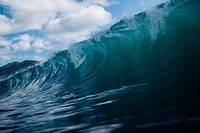 Big ocean wave forming at Ngarunui Beach. Original public domain image from <a href="https://commons.wikimedia.org/wiki/File:Rolling_wave_crash_(Unsplash).jpg" target="_blank" rel="noopener noreferrer nofollow">Wikimedia Commons</a>