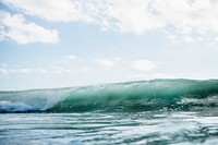 Ocean wave splash on a clear day at Ngarunui Beach. Original public domain image from Wikimedia Commons