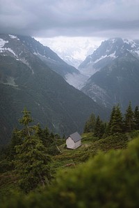 House in solitude in Chamonix Valley