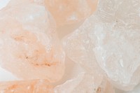 Natural and coarse pink Himalayan salt crystal rocks