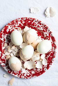 Peeled fresh organic raw eggs on a tray