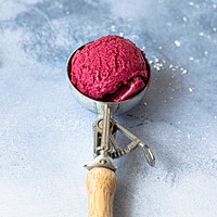 Homemade raspberry ice cream recipe