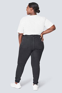 Women&#39;s t-shirt and jeans plus size fashion mockup psd studio shot