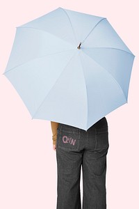 Plus size women wearing jeans with umbrella fashion
