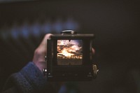 The viewfinder of a camera shows a photo of the sunset.. Original public domain image from <a href="https://commons.wikimedia.org/wiki/File:Camera_Viewfinder_(Unsplash).jpg" target="_blank" rel="noopener noreferrer nofollow">Wikimedia Commons</a>
