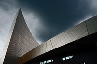 The silver curved facade of Imperial War Museum North in Manchester. Original public domain image from <a href="https://commons.wikimedia.org/wiki/File:Silver_curved_facade_(Unsplash).jpg" target="_blank" rel="noopener noreferrer nofollow">Wikimedia Commons</a>