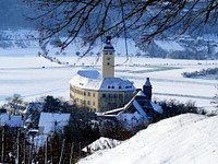 Schloss Horneck im Winter. Original public domain image from <a href="https://commons.wikimedia.org/wiki/File:Gundelsheim_Schloss_Horneck_2014-12-28.jpg" target="_blank" rel="noopener noreferrer nofollow">Wikimedia Commons</a>