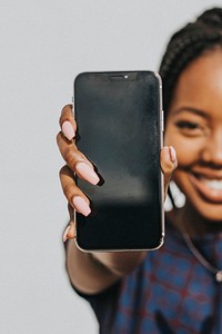 Happy black woman showing her mobile phone screen