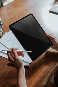 Woman holding a tablet mobile phone wallpaper