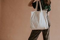 Woman with a beige tote bag