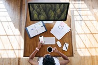 Computer screen mockup, woman working from home psd