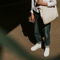 Men's casual outfits with eco bag