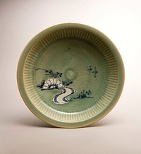 Deep dish with blue design of a chrysanthemum with stream emanating; clusters of foliage around flower and stream; two flying birds at far R; ribbing along inner edge; dish stands on three feet. Original from the Minneapolis Institute of Art.