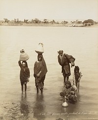 Des Femmes Arabes Portant de l'eau du Nil. Original from the Minneapolis Institute of Art.
