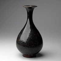 Pear-shaped body with narrow neck and flaring mouth; flared foot ring; 'oilspot' glaze in shiny black with russet sport and small metallic flecks. Original from the Minneapolis Institute of Art.