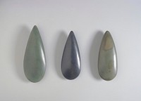 Teardrop shaped; dark shiny stone with fossilized inclusions and some brown flecks; blackstone. Original from the Minneapolis Institute of Art.